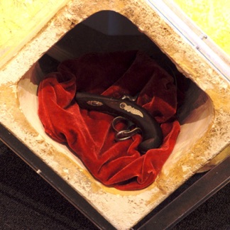 Deringer found inside Abraham Lincoln bust in Homo Sapiens section.